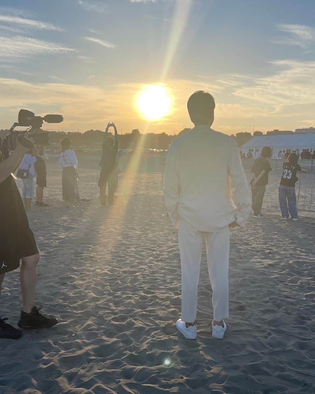 川崎麻世のインスタグラム：「大洗海上花火大会のオフィシャルレポーターの仕事無事終了しました🎤  #大洗海上花火大会  #大洗 #大洗さんビーチ #川崎麻世 #川﨑麻世」