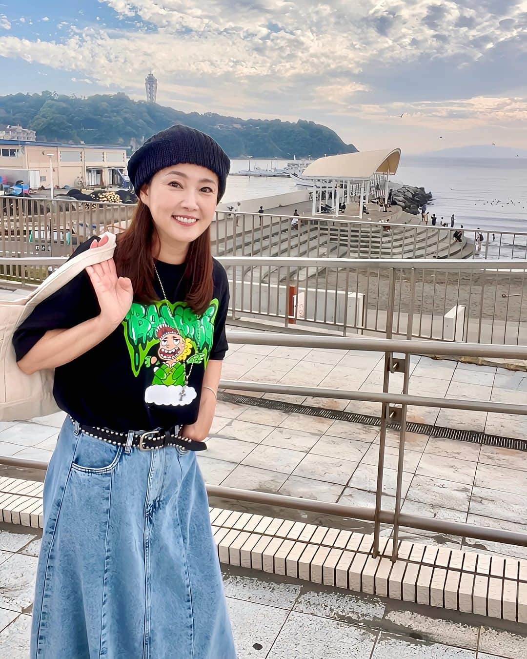 のインスタグラム：「お疲れ様〜 10月もよろしくねん❤️ #10月 #しかしまだ暑い  #江ノ島」