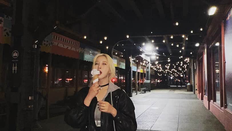 ダヨンさんのインスタグラム写真 - (ダヨンInstagram)「I’m happiest when holding ice cream in my hand🍦」10月1日 17時07分 - dayomi99