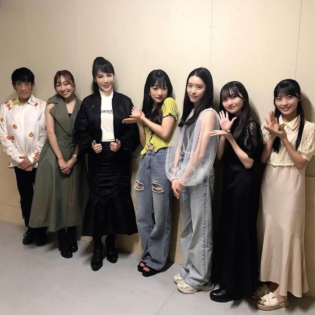 未唯mieさんのインスタグラム写真 - (未唯mieInstagram)「公開録音 『ザ・ヒットスタジオ集まれヤンヤンやねん』 お越し下さった皆さま💕 ありがとうございました〜❣️  可愛い現役アイドルちゃま達と、楽しいおしゃべりのひと時の収録でした🎉  放送は、10/11(水) 17:54〜 MBSラジオです📻 宜しかったら、お耳にかかりましょう💗  司会　 #クリス松村　#須田亜香里 ゲスト #AKB48  #佐藤綺星  #山崎空 #私立恵比寿中学 #桜木心菜  #風見和香  #未唯mie  #未唯 #ミイ　　#みい　　#ミー」10月1日 17時12分 - mie_doux