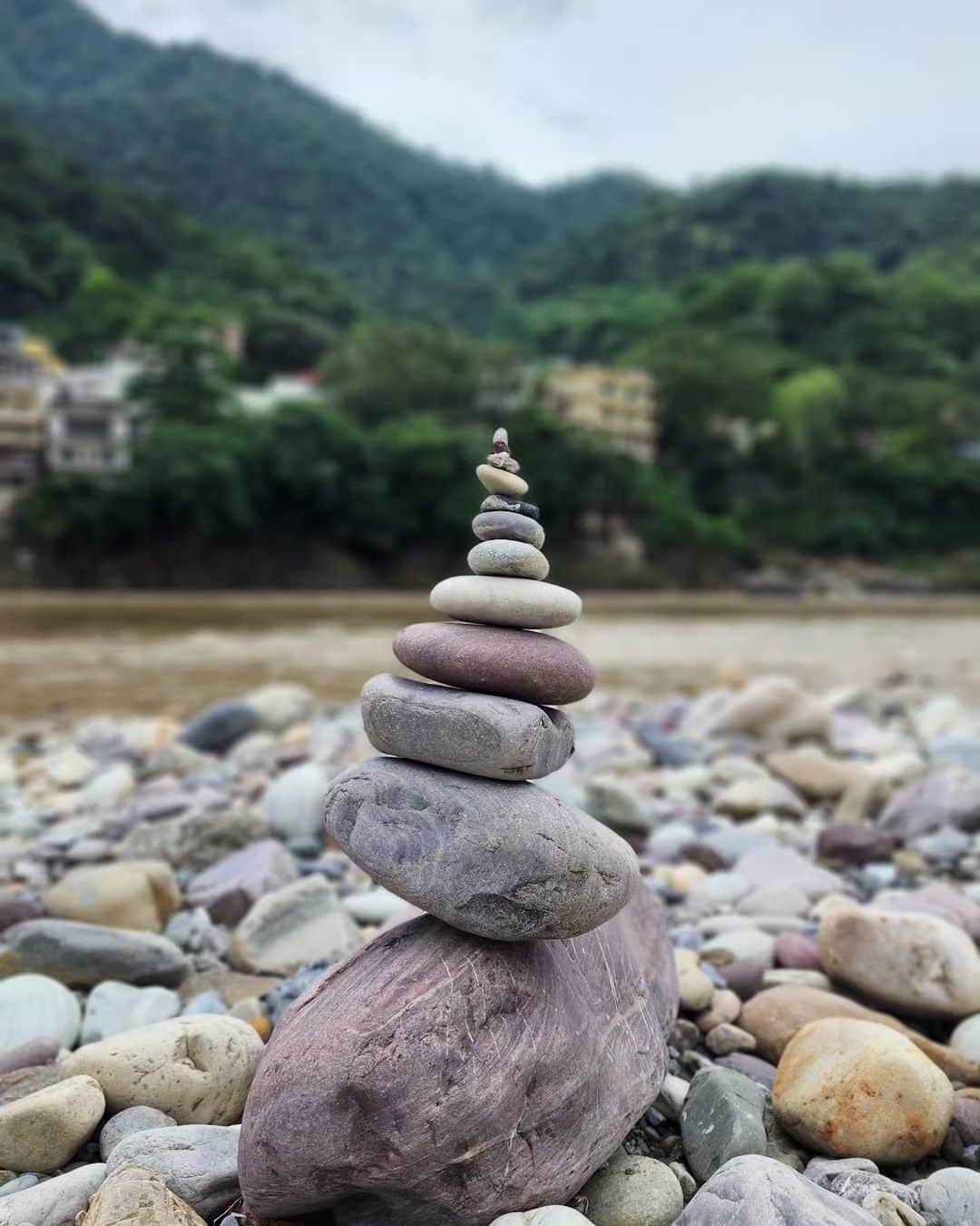Nikonさんのインスタグラム写真 - (NikonInstagram)「When in Rishikesh, set aside half a day to relax by the Ganges River, savor the serendipitous moments and take a refreshing dip in the water.  Make sure to go early in the morning or when its not crowded, so you will be able to appreciate the sense of calmness and peace.   #rishikesh #ganges #rishikeshtrip #samsung #s22ultra #rishikeshdiaries #annettenaresh #thingstodoinrishikesh」10月1日 17時28分 - the.annette.stories
