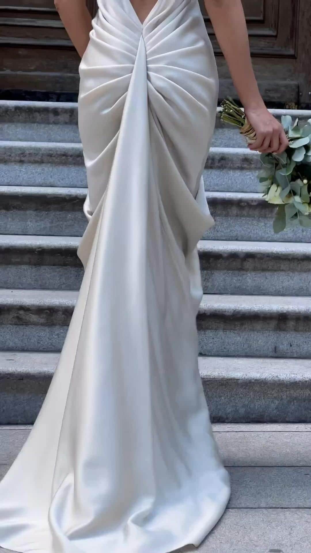 Wedding ?のインスタグラム：「Love the dress」