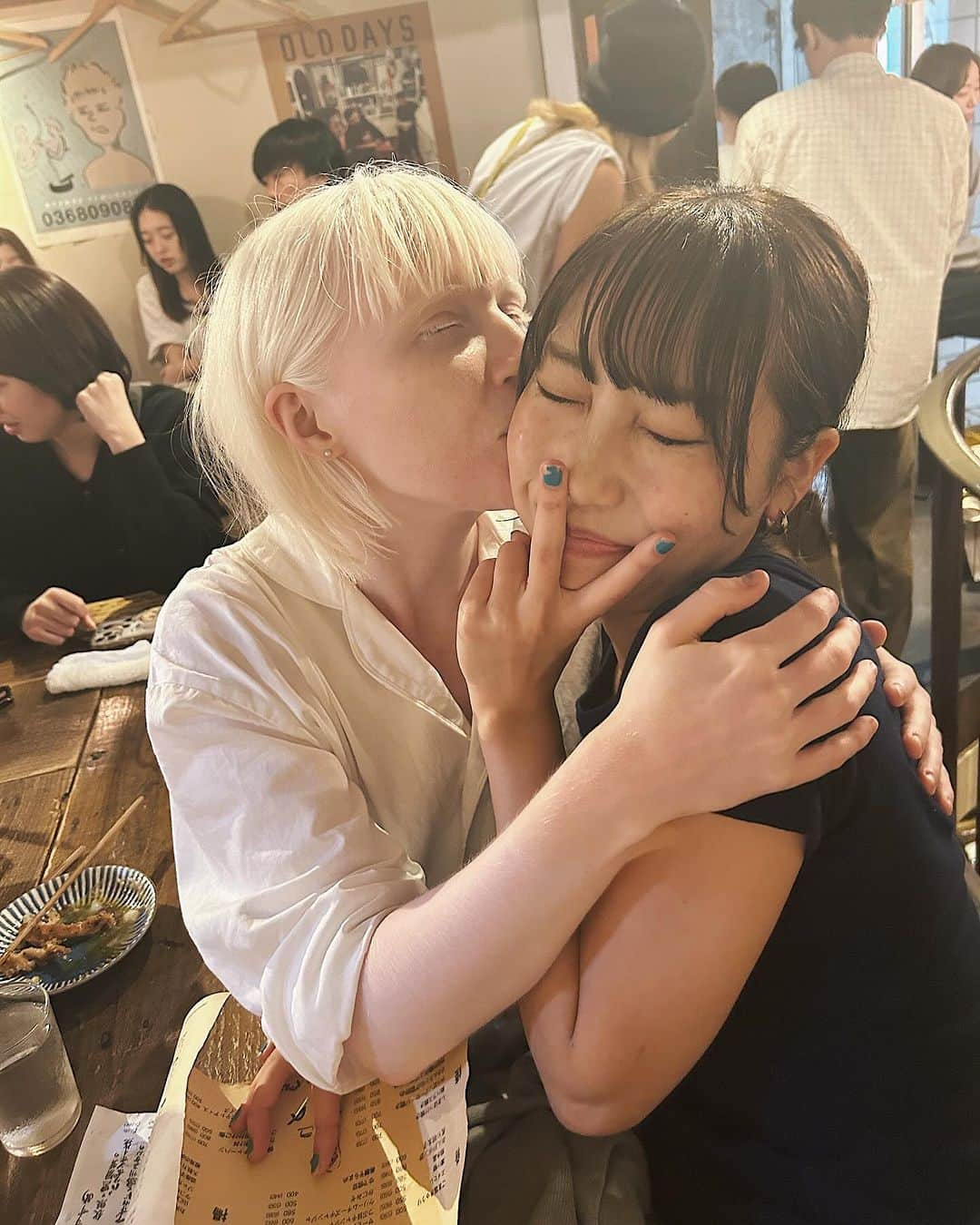 ナスチャのインスタグラム：「pov:i found this pictures really cute or me living my best life in japan ✨🥹」