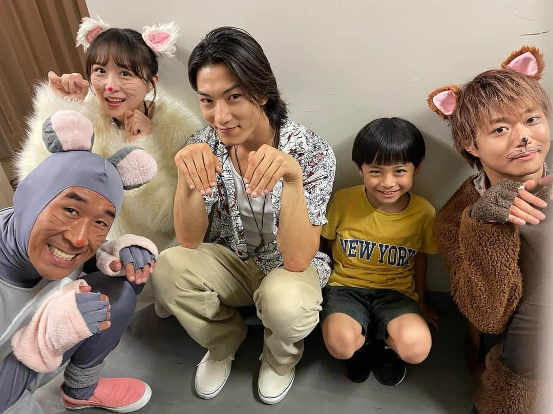 川本紗矢さんのインスタグラム写真 - (川本紗矢Instagram)「💐  〈続・猫と犬と約束の燈〜宝物の手〜〉 千秋楽を迎えることができました！ 観劇して下さった皆さま 本当にありがとうございました🥹✨  #続猫犬2023 に出逢えて、 お届けできたこと、とても幸せです。😌 大切な宝物。優しさ。色々な想いが 観て下さった皆さまにも届いていたら 嬉しいです。☺️  本当にありがとうございました！🐱🐾」10月1日 18時05分 - sayaya_38