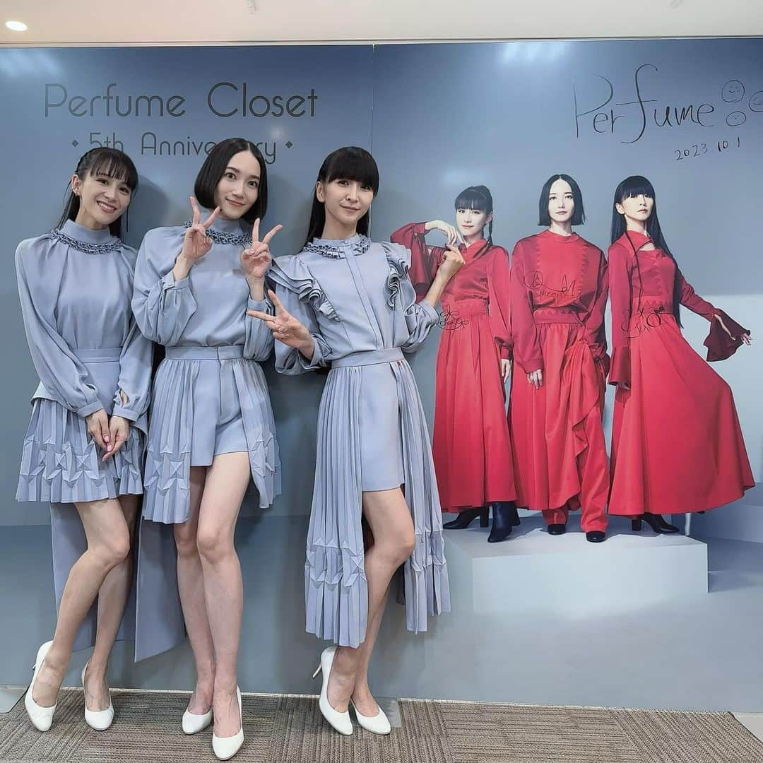 Perfumeのインスタグラム：「#PerfumeCloset ♯8 POPUP SHOP Inspired by Future Popの アイテムを身につけて ルクア大阪に突撃訪問💫  @perfumeclosetofficial での インスタライブ見ていただいた方 ありがとうございました🫧  #prfm」