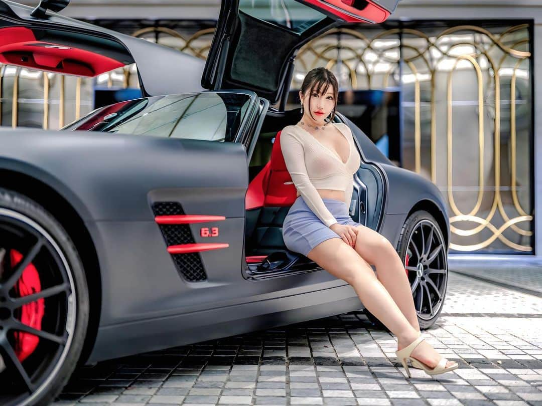 小町ねねのインスタグラム：「Night Portraits  #sls #mercedesamg #portrait #model #ootd #ベイコート #yokohama #gravure」