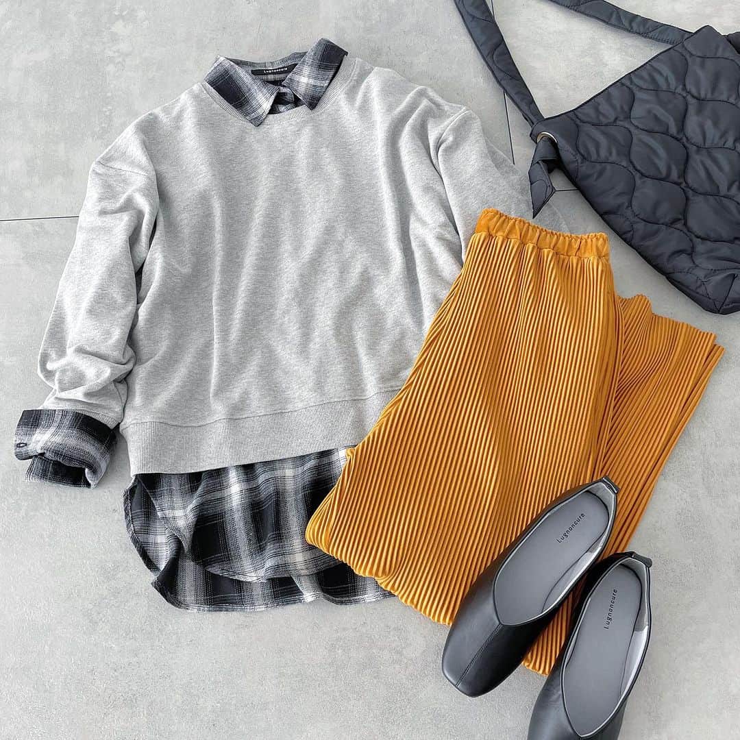 Lugnoncure（ルノンキュール）さんのインスタグラム写真 - (Lugnoncure（ルノンキュール）Instagram)「【Recommend Style】 ⁡ 柔らかな風合いのネルチェックシャツにバックスリットが入ったプルオーバーとプリーツパンツを合わせて、秋らしくトラッドムード漂うコーディネート。 ⁡ 長めのシャツに短丈のプルオーバーをレイヤードして 今年らしさも忘れずに。 ⁡ ------------------------------------------ ⁡ #shirt ¥4,290(tax incl.) _No.1712318 off-white/brown/black ⁡ #pullover ¥5,390(tax incl.) _No.1213029 off-white/gray/charcoal ⁡ #pants ¥5,390(tax incl.) _No.1407206 beige/orange/black ⁡ ------------------------------------------ ⁡ ※商品画像は、撮影環境やご利用のPC・スマートフォンのモニター環境などにより実物と色味に差異がある場合がございます。 ⁡ ⁡ #lugnoncure #ルノンキュール #オフコーデ #キレイめカジュアル #オフスタイル #休日コーデ #大人カジュアル #カジュアルコーデ #秋コーデ #プリーツパンツ #ネルチェックシャツ #バックスリット #レイヤードコーデ #2023aw #canshopig #autumn #fashion」10月1日 17時59分 - lugnoncure