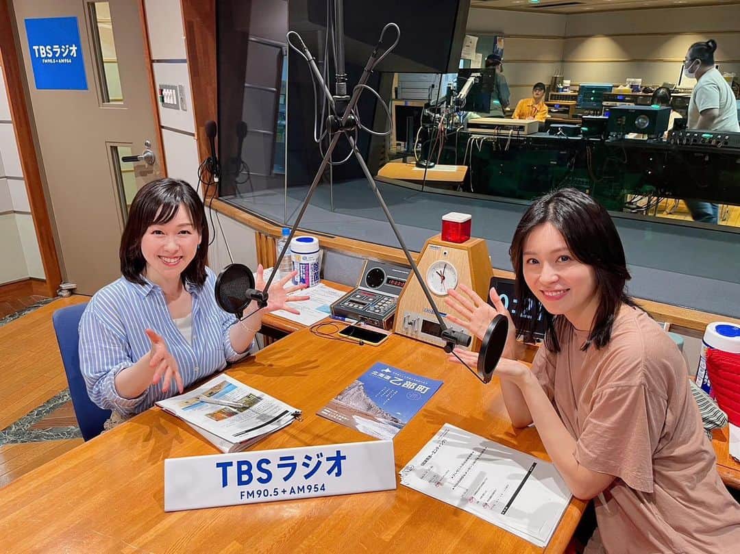 のインスタグラム：「10月からONE-J のパートナーを務めてくださるのは、片桐千晶ちゃんです！！！！！！🎉🙌🎊  旅ノオトのコーナーの担当や代打パートナーも務めてくださったこともある千晶ちゃん、心強さしかありません！  今日は、千晶ちゃん就任して第一回目の放送だったのですが、私の拙い話のボールをキャッチして、取りやすいところにまた返してくれて…  大きな安心感と心地よさを感じながらお話させてもらいました。  これから、千晶ちゃんと楽しい放送をお送りしていきますので、どうぞよろしくお願いします！  千晶ちゃん、改めてこれからよろしくお願いします！」
