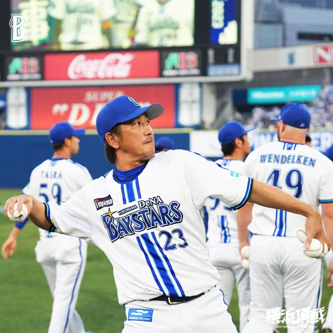 横浜DeNAベイスターズさんのインスタグラム写真 - (横浜DeNAベイスターズInstagram)「. FINAL CEREMONY 2023 本拠地最終戦試合終了後に最終戦セレモニーが行われました🎆  今シーズンを振り返るVTR、選手会長 #今永昇太 選手と #三浦大輔 監督による挨拶、花火の後にはグラウンドを一周し、たくさんのご声援をいただいたファンの皆様へご挨拶をしました。  今シーズンも横浜スタジアムにご来場いただきありがとうございました！ 残り1試合、負けられない試合をチーム一丸となって戦います。  引き続き応援よろしくお願いいたします！  #横浜頂戦  #baystars」10月1日 18時01分 - baystars_official