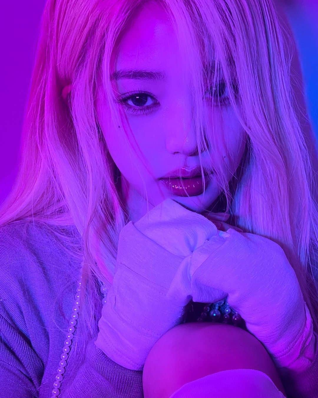 チャン・ウォニョンのインスタグラム：「Like it was just a dream🧝🏻‍♀️🧚🏻🫧✨」