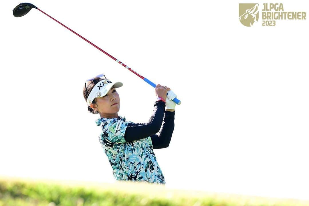 青木瀬令奈のインスタグラム：「. 応援ありがとうございました⛳️ #日本女子オープンゴルフ選手権  #芦原ゴルフクラブ  . 「悔しい」の一言ですが 勿体無いところを少なくできるように、 良かったところもちゃんと受け止めて 前だけ見て進みます🔥 . 必ずその日は来る。 . そのときのために 準備しよう . . . そして最後に えりかっち( @warriorsmilerika_9 ) 岳くん( @tsukamoto47caddie ) 優勝本当におめでとう🏆🔥 . 手術という 選手として大きな選択をして 不安も沢山あったと思うけど より大きく逞しく 戻って来て メジャー優勝🏆 流石すぎるよ🥹🔥 私もパワーもらった！ またお祝いしようね🫶 . . #前進あるのみ　 . #jlpga  #lpga  #golf  #女子ゴルフ　 . . #リシャールミル  #ダンロップスポーツ　 #eyevol  #gripinternational  #m&a cloud  #興電気　 #rangerover  #JTEKT  . . @richardmille  @dunlopgolf_official  @healcreek_official  @eyevol_official  @landroverjpn  #m&a cloud  @oki_denki  @jtekt_hr  . @gol_tra  @eccogolf  @iomic_official  @fujikura_japan  @ustmamiyajapan  @nipponshaft_japan  @odysseygolf  @grind.studio.golf.0606  @bandel_official  #thankyou  .」