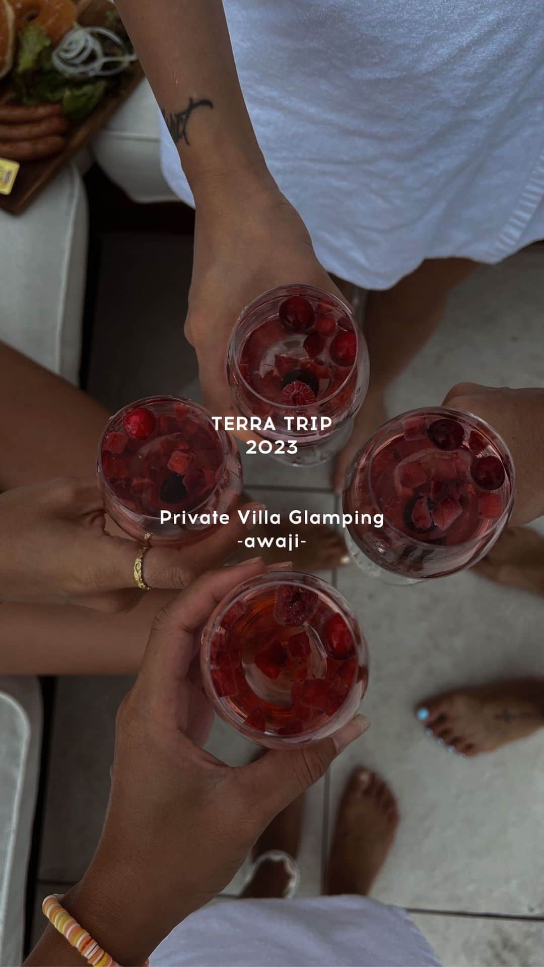 Miwakoのインスタグラム：「TERRA TRIP 2023 ストーリーお付き合いありがとうございました♡ 宿泊したVilla情報などはハイライトにものこしてるよ!! ・ 載せたい写真も沢山あるから 少しづつPostしていくね!! ・ ・ 今回は大阪から近い淡路島へ1泊2日の旅へ！ 去年の沖縄と同じくママ4人息子9人で行ってきたよ🚗³₃ ・ 子どもの人数が多いから1棟貸しプール付きVillaがよくて @marinetopia__resort  【Private Villa Glamping-awaji-】に決定!! ・ 2023年8月にOPENしたてホヤホヤ✨️で とてもキレイで広くて便利なキッチン用具も揃ってるし オーシャンビューのプールに温泉♨️ ファイヤーピットで焚き火もできて 地元淡路島の美味しい食材を堪能できる豪華BBQと朝食付き!! 文句なしに最高!!!! ・ お友達同士何組かでとか2.3家族でとか 女子会とかで宿泊するとお安く泊まれておすすめ!!!! ・ マリントピアリゾートさんは 色んな観光地にプライベートグランピング施設をオープンしてるからぜひcheckしてみてね!! ・ ・ #japantrip  #petittrip  #awajiisland  #2023summer  #girlstrip  #privatevilla  #privatevillas  #glamping  #淡路島  #淡路島旅行  #淡路島ホテル #淡路島ヴィラ  #プール付き  #プール付きヴィラ  #プール付きホテル  #一棟貸し  #一棟貸切  #一棟貸し宿  #子連れ旅行  #子連れ淡路島  #子連れグランピング  #ママと息子旅  #女子会旅行  #女子会パーティー  #お泊まり女子会  #家族旅行」