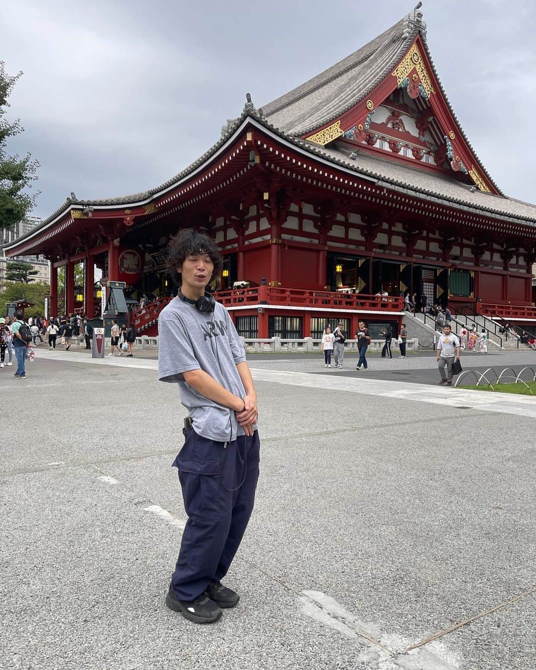 岩井拳士朗のインスタグラム：「かとちゃんと浅草  オバショッ  #浅草 #blackout #ブラックアウト #モンブラン」