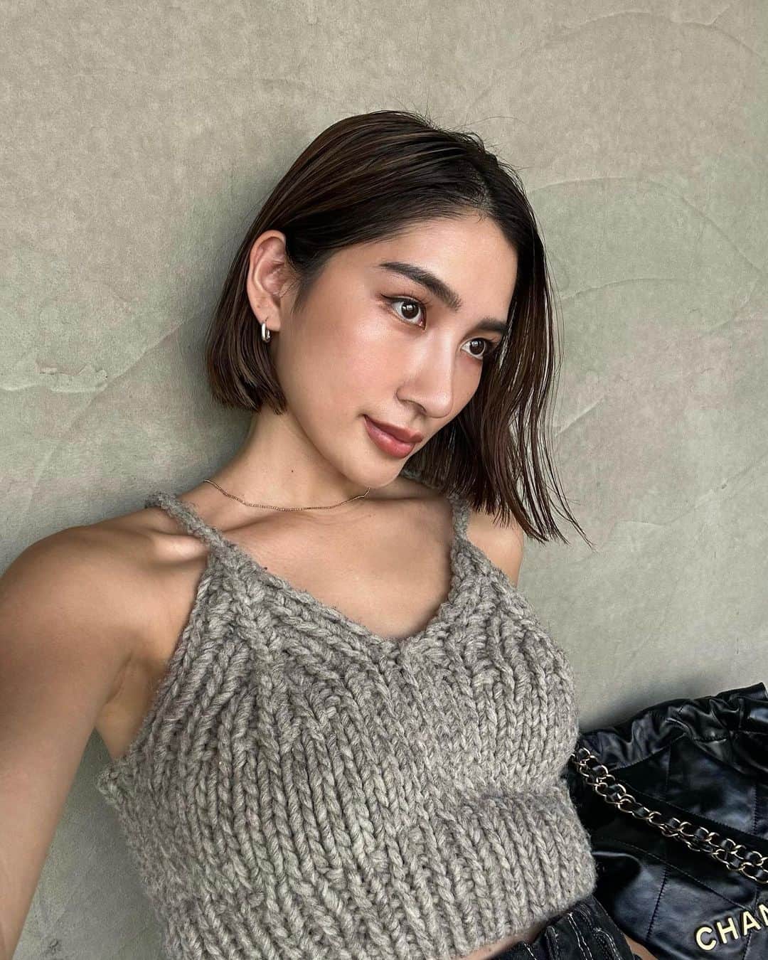 HARUEのインスタグラム：「@salon_de_colorer 🫧  この日は眉毛とフェイシャルの同時ケアを🫶🏼  ▫︎ 艶肌wax +ハリウッドブロウリフト（同時施術） ▫︎ ハイドロジェリーマスク  ワックスからのジェリーマスクでお肌つるっつるに生き返った、、🥹✨  個人サロンだから子連れもｏｋだし、HBLを同時施術できるのも嬉しい♡  次回はJET PEEL楽しみだな💉🫧  「私のインスタを見た」とお伝え頂くと10%OFFになるのでぜひ☺️🤍」