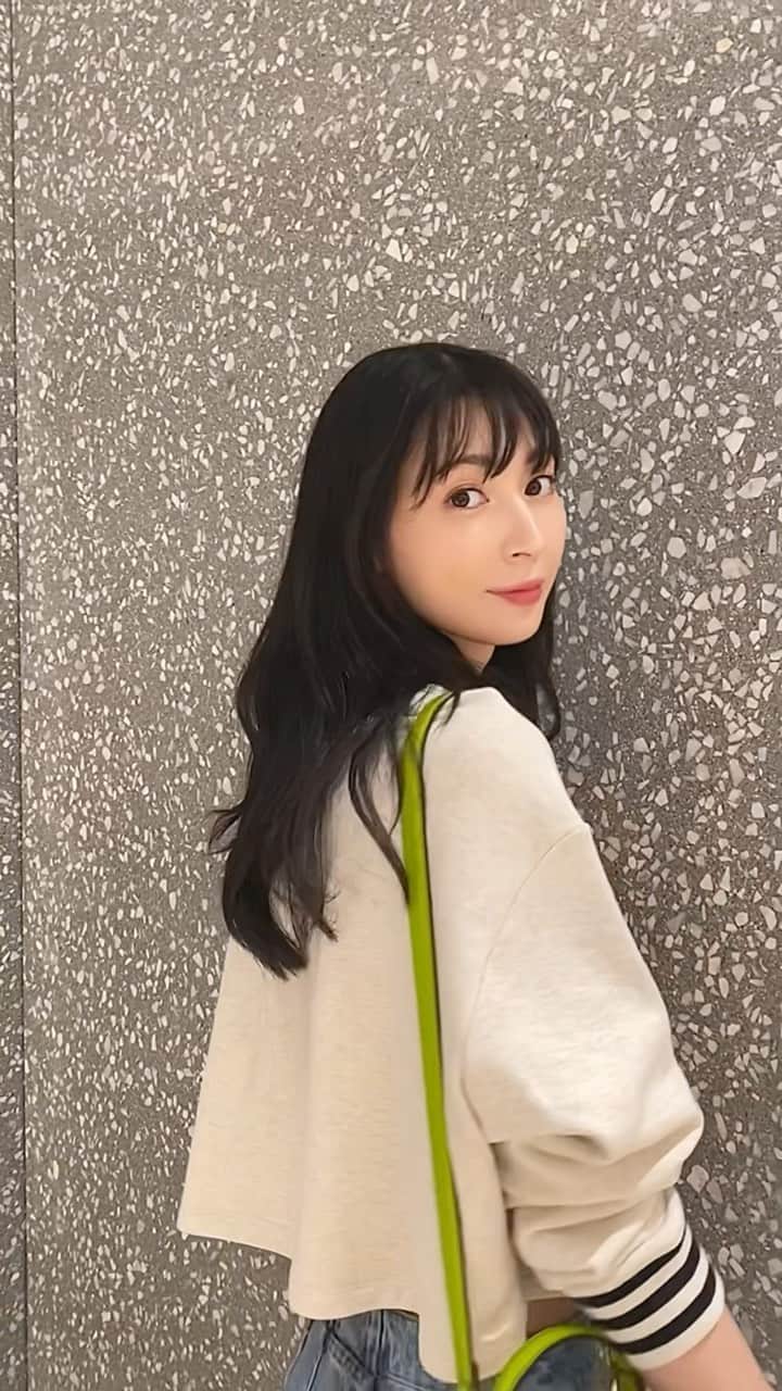 デコウトミリのインスタグラム：「最近リップを毎日変えて気分をあげています✨ この日は久しぶりに　@diorbeauty のリップグロウオイルつけた♡」