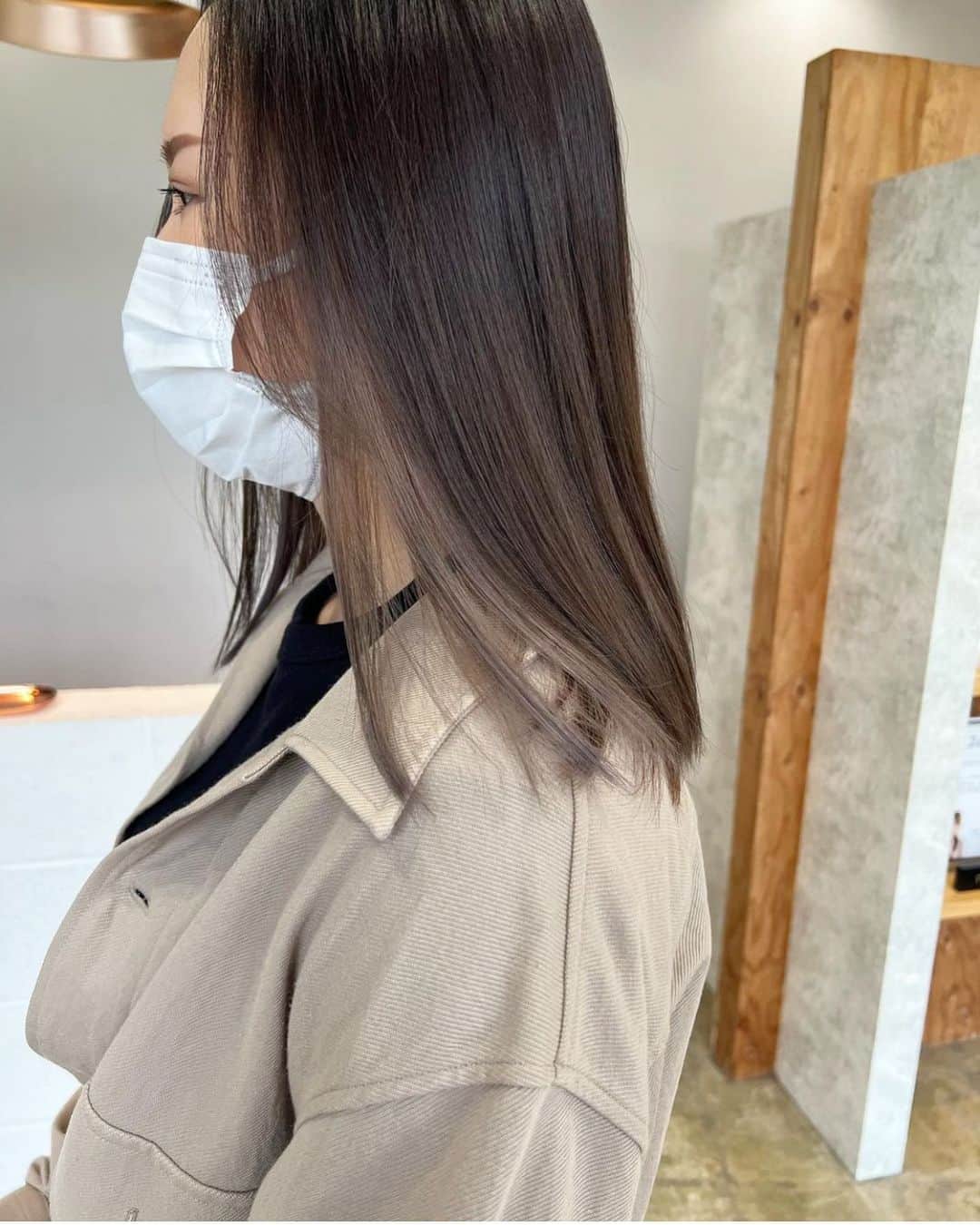 Akinori Shimizuのインスタグラム：「2do-color.  color by @ami_shimizu   アレンジカット＋イルミナカラー＋インナーカラー　¥20,680〜  2do(ニド)  〒433-8123  静岡県浜松市中区幸4丁目18-19 1F TEL 053-522-8056 定休日 毎週月曜日、第3日曜日 営業時間  平日 10:00〜19:00 　　　　(カット最終受付18:00)  土日祝 9:00〜18:00 　　　　(カット最終受付17:00) 駐車場 6台あり  #浜松カラー #浜松ヘアアレンジ #浜松ヘアサロン #浜松美容室 #2do」