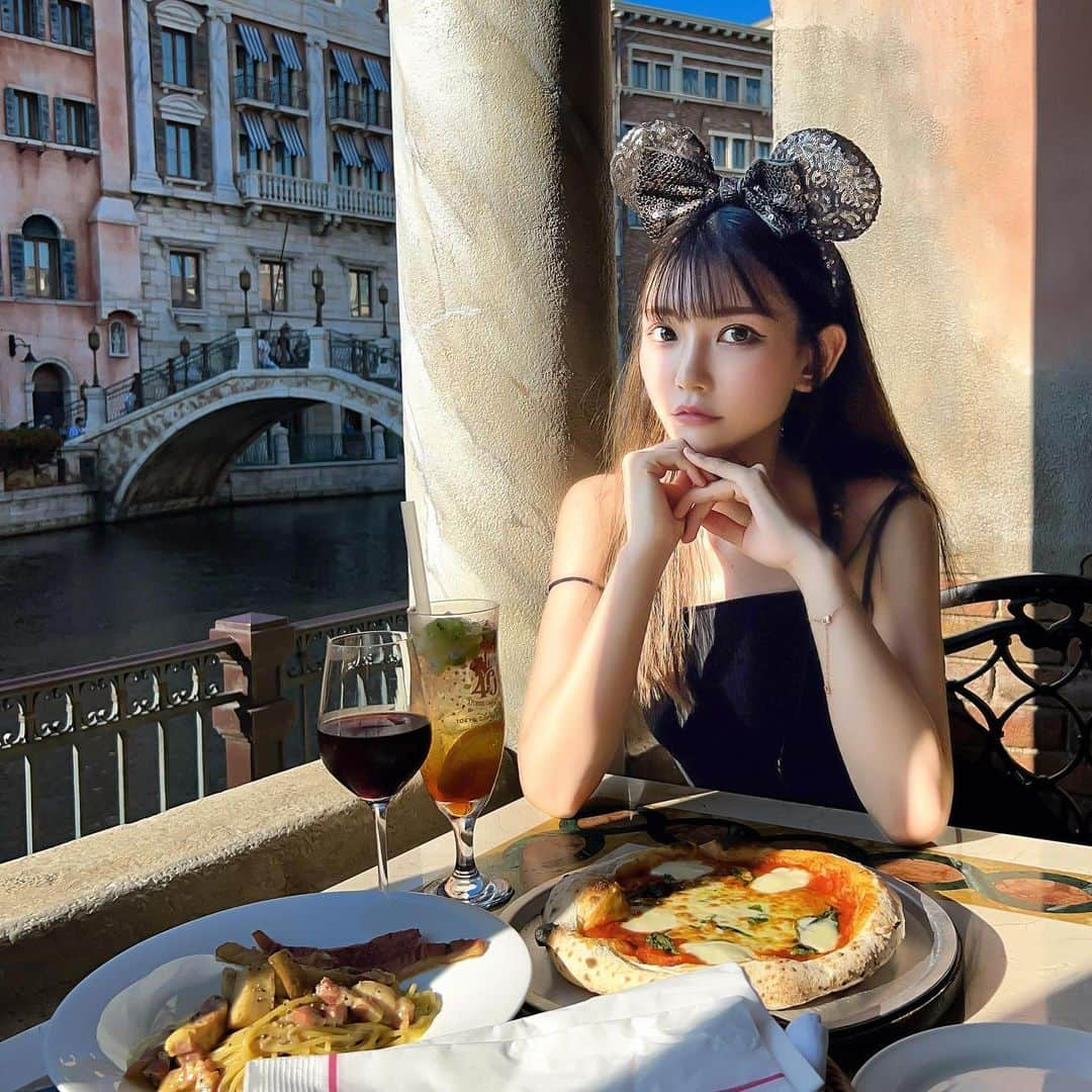 AYAのインスタグラム：「Disney Sea 🏰🐭🖤  #ディズニー#ディズニーシー #リストランテディカナレット」