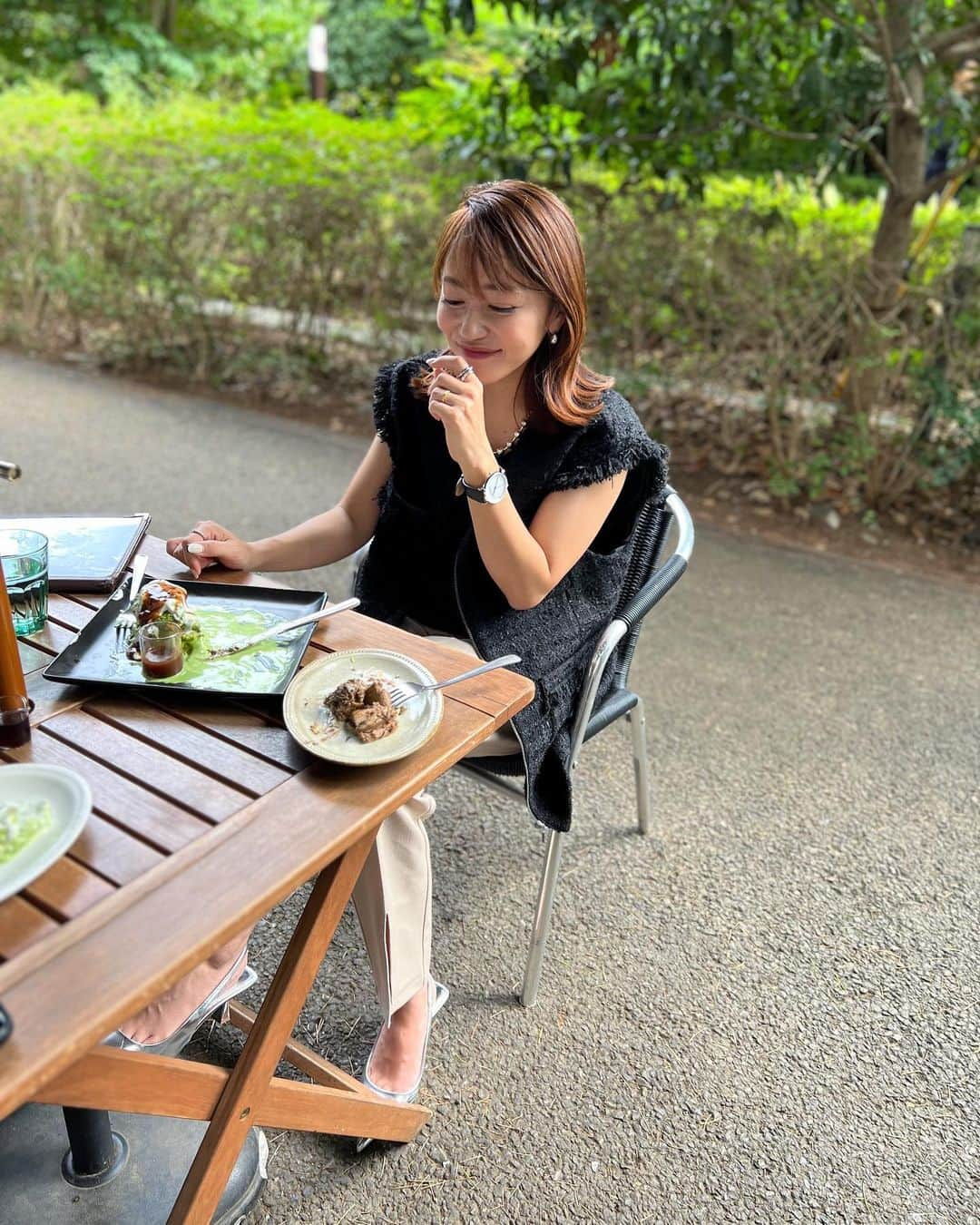 maricoさんのインスタグラム写真 - (maricoInstagram)「今日はまなみんとパンケーキを🥞 秋晴れでテラス席が気持ち良かった🍂🌰  gilet▶︎#emdot pants▶︎#reedit panp▶︎#zara bag▶︎#beautyandyouth   このツイードジレ春も秋も使えてたくさん着てる1着♡  #今日のコーデ#秋コーデ#ジレ#ジレ#ツイードジレ#六本木 #チェーントートバッグ#elmoチェーントートバッグ#30代コーデ#アラフォーコーデ」10月1日 18時31分 - marico__0088