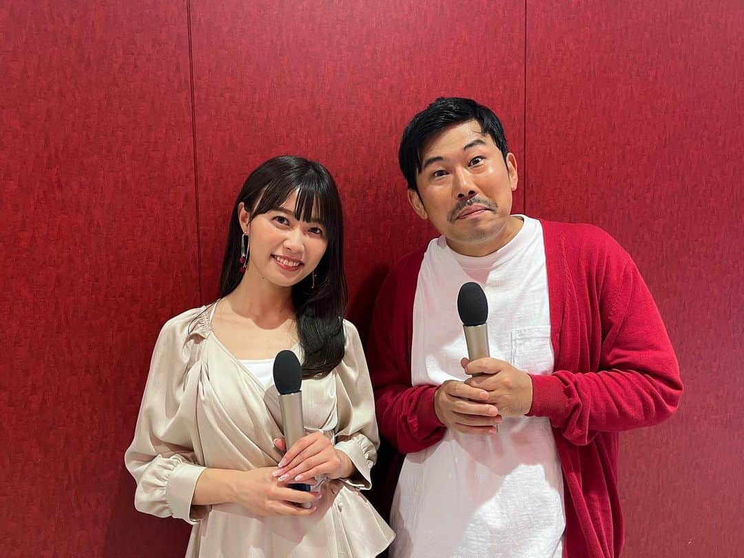 西澤由夏のインスタグラム：「☺︎特番のお知らせ☺︎  本日21:00より 「パチンコドラフトバトル‼︎ 〜最も強運なのは誰⁉︎〜」 が放送されます✨  縁起の良い芸能人が集まり、 チーム戦でパチンコ対決💥  パチンコ好き芸人さんたちが集結していて、 行きのバスから 皆さんテンションMAXでした🤣  パチンコを心から愛す、 MCの岡野陽一さんと 進行・応援をしています📣」