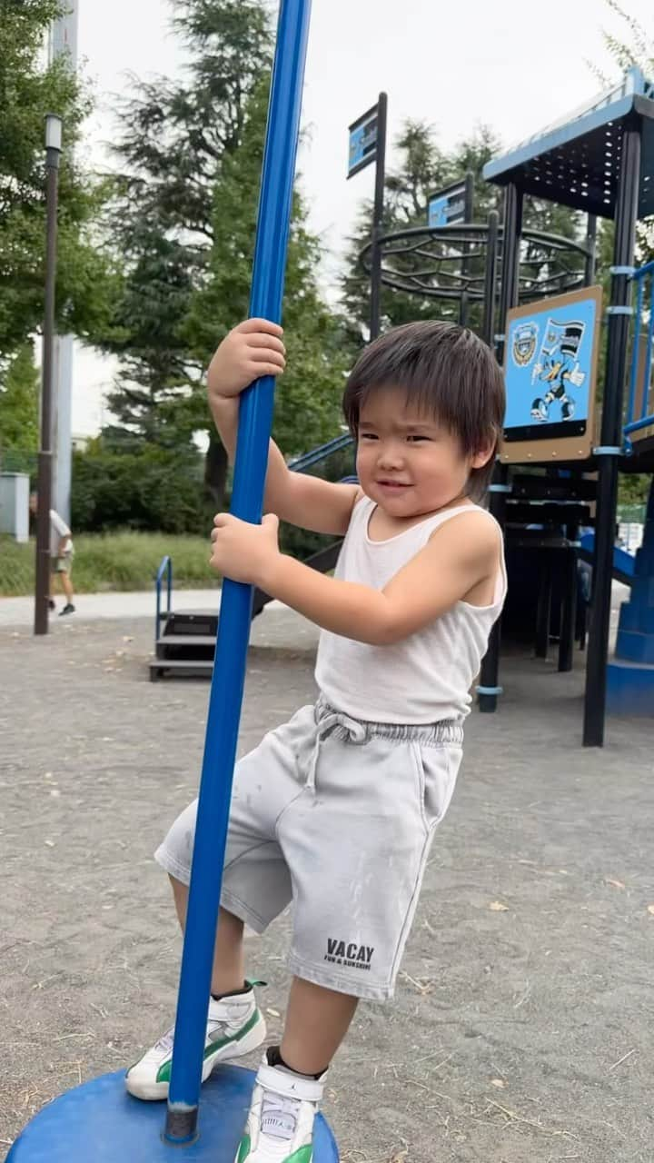 角田麻央のインスタグラム：「⚾️✨ 今年も残り3ヶ月今日で3歳4ヶ月 わんぱくで優しい君が大好きだ😌❤️‍🔥 残りの2023も1日1日を大切に、 かっ飛ばしてしまってふざけてこ💪🏽 #3歳4ヶ月 #3歳男の子 #男の子ママ #公園4時間コース #いつもありがとう」