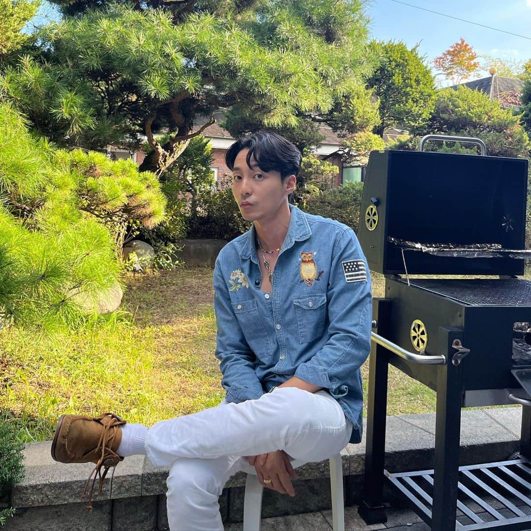ロイ・キムのインスタグラム：「곧 겨울콘서트 공지해 줄게요🫡  🍂🍂🍂  concert schedule will be released soon!」