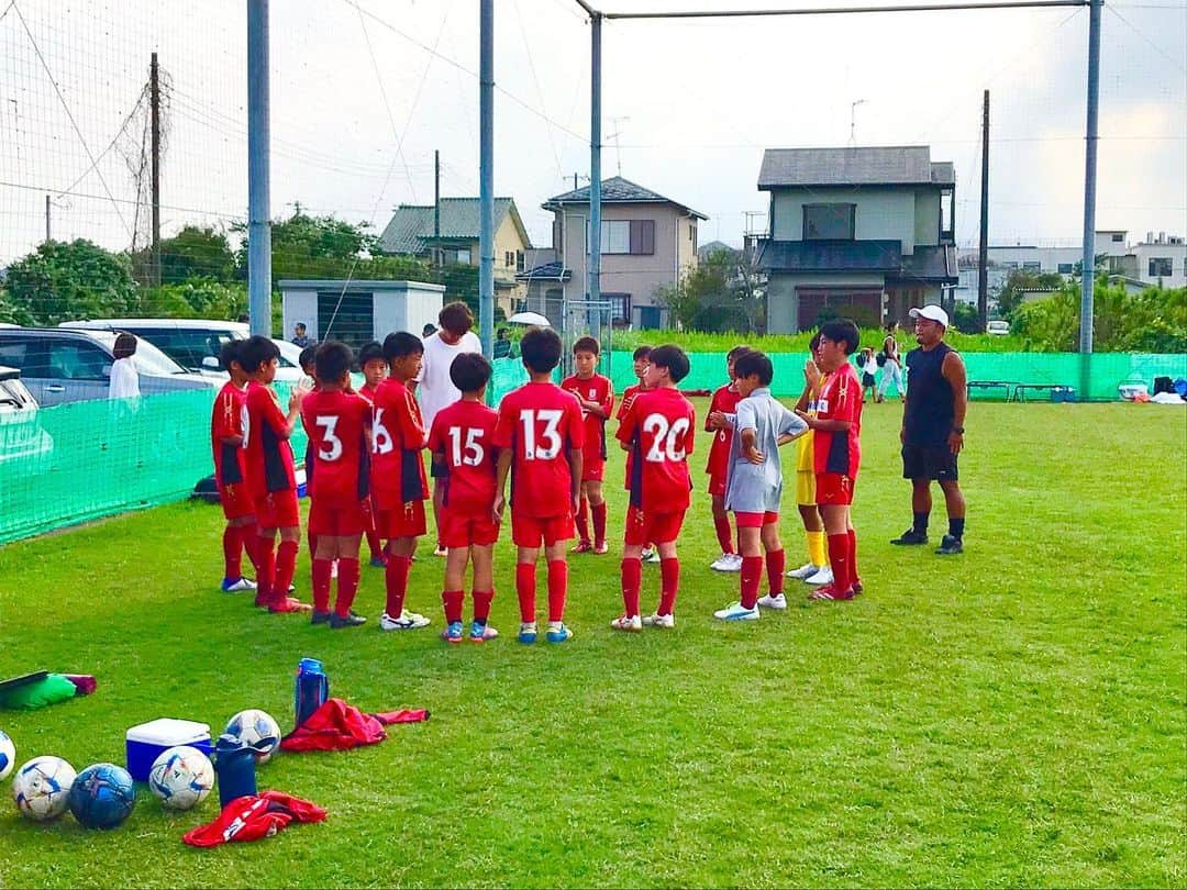 カレン・ロバートのインスタグラム：「今日26年前に優勝することが出来た『全日本U-12選手権大会』に初めて指導者としてのぞみました‼️ なんか不思議な気持ち🤤👍  何回勝てば全国優勝できんだろ？と言うくらいのトーナメントですが、まずは本気で選手たちと千葉県優勝目指してやっているのでチーム一丸となり千葉県制覇がんばります🦁🔥 #全少#まずは千葉県獲るど〜」