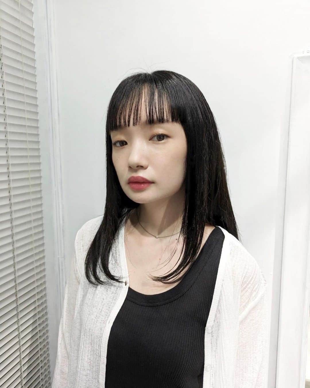 川村安奈のインスタグラム：「#秋色 にチェンジ ✔︎ @shihokawahara3254 ありがと🖤  #黒髪 #前髪 #髪型 #渋谷美容室」