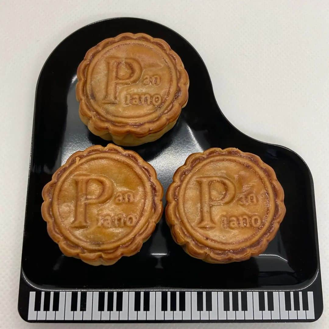 panpianoさんのインスタグラム写真 - (panpianoInstagram)「中秋節おめでとうございます （月餅 made by Z.K.K.M.さん!）😍🥮」10月1日 18時44分 - panpianoatelier