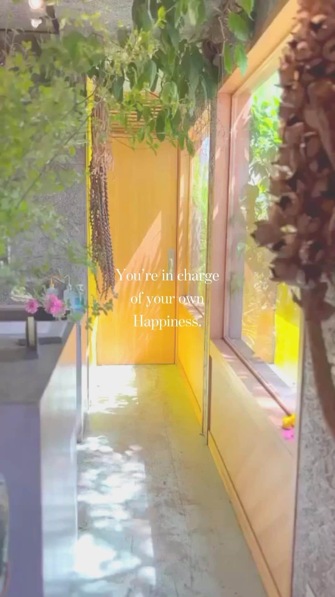 吉川めいのインスタグラム：「自分のシアワセを、人任せにしないこと。 The art of not outsourcing your own happiness💕   Video Thanks: @veritasoluna 🧡  #todaysreminder #phraseoftheday #今日の言葉　#マインドフルネス　#happiness #happinessquotes #happinessbeginswithyou #mindful #mindfulness #mindset #mindsetquotes #mindsetiseverything #心の栄養 #心　#心のケア #心の健康　#ヨガライフ　#しあわせ #幸せになる方法 #リマインダー　#生き方　#生き方を選ぶ #生き方のヒント #生き方改革 #selfresponsibility」