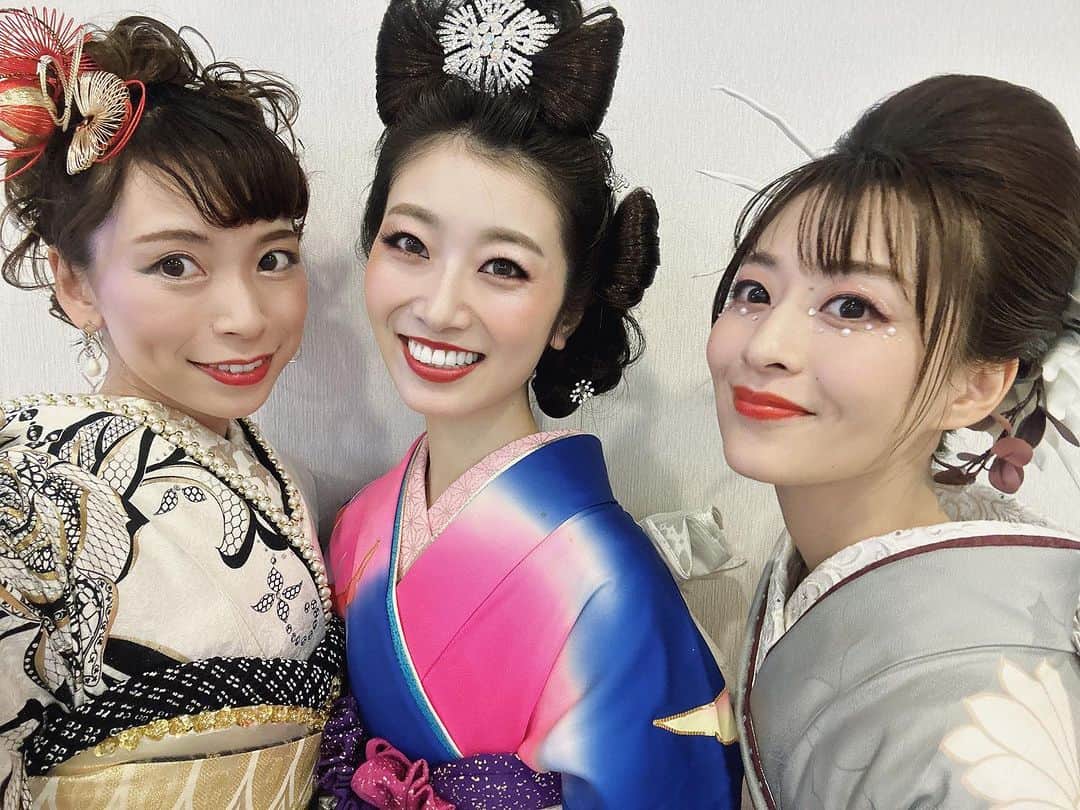 福井千佳のインスタグラム：「. . . 👘 #トップマスターズモード発表会  in 徳島 . . . 素敵モデルさんたちと💫 . . 素敵な再会と出会いが沢山。 華やかな舞台を今年も歩かせていただけて、 本当に本当に幸せでした。 . . 最大の財産は、人と経験と🌸 . . . . はてさて、自分で写真を 撮ってなかったんですねぇ😇 . ナンテコッタ😇何で？😇 . . . #TMモード#TMモード発表会#トップマスターズモード#TMモード発表会in徳島#アスティとくしま」