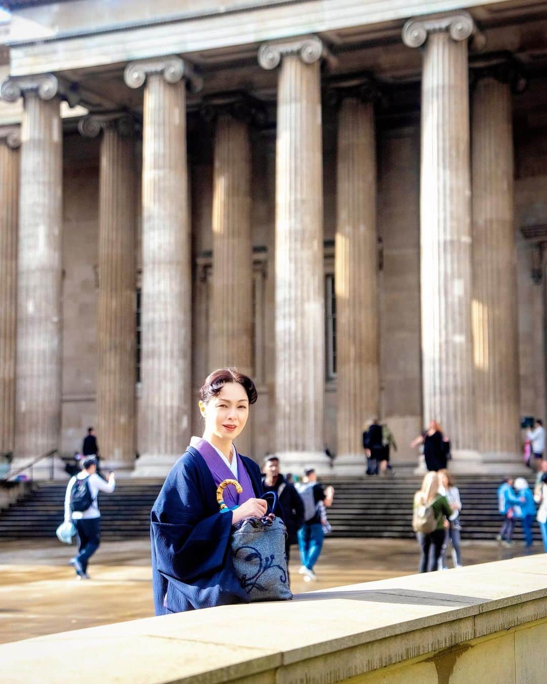 川原亜矢子さんのインスタグラム写真 - (川原亜矢子Instagram)「博物館へ #london #trip #musium #kimono  #ロンドン #海外旅行 #博物館」10月1日 18時56分 - ayakokawahara