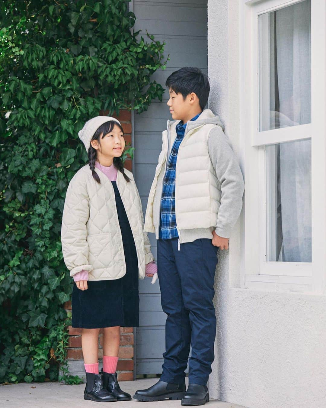 amigo.amigo.5205622さんのインスタグラム写真 - (amigo.amigo.5205622Instagram)「． ★#uniqlokids ★  ❄️2023 UNIQLOキッズ＆ベビー秋冬コレクション❄️  @uniqlo_jp   寒くなってくると白のコーデ着せたくなる☃️  よーたんの息子くんと 撮影してドキドキの長女（笑）  @yoka1124   普段男の子と写真撮らないから 顔が緊張してます♡  長女が着たコーデはこちら💁‍♀️  ✔︎#ウォームパデッドウォッシャブルカーディガン  ✔︎#コーデュロイジャンパースカート  ✔︎#スフレヤーンセーター   そして二枚目のジャケットはやっぱり姉妹で おそろいでほしいなー♡  六枚目の柄ニットも冬っぽくて 好み♡  #PR #uniqlo2023fw  #ユニクロキッズ #uniqlobaby #ユニクロベビー #ベビー #uniqloコーデ  #ユニクロ  #ユニクロコーデ  #ユニクロ新作  #新作コーデ #新作 #小学生  #小学生女子  #小学生コーデ  #小学生ファッション  #小学生女子コーデ  #小学5年生  #kids #instakidsfashion  #instakidsstyle  #プチプラファッション  #プチプラコーデ」10月1日 18時57分 - amigo.amigo.5205622