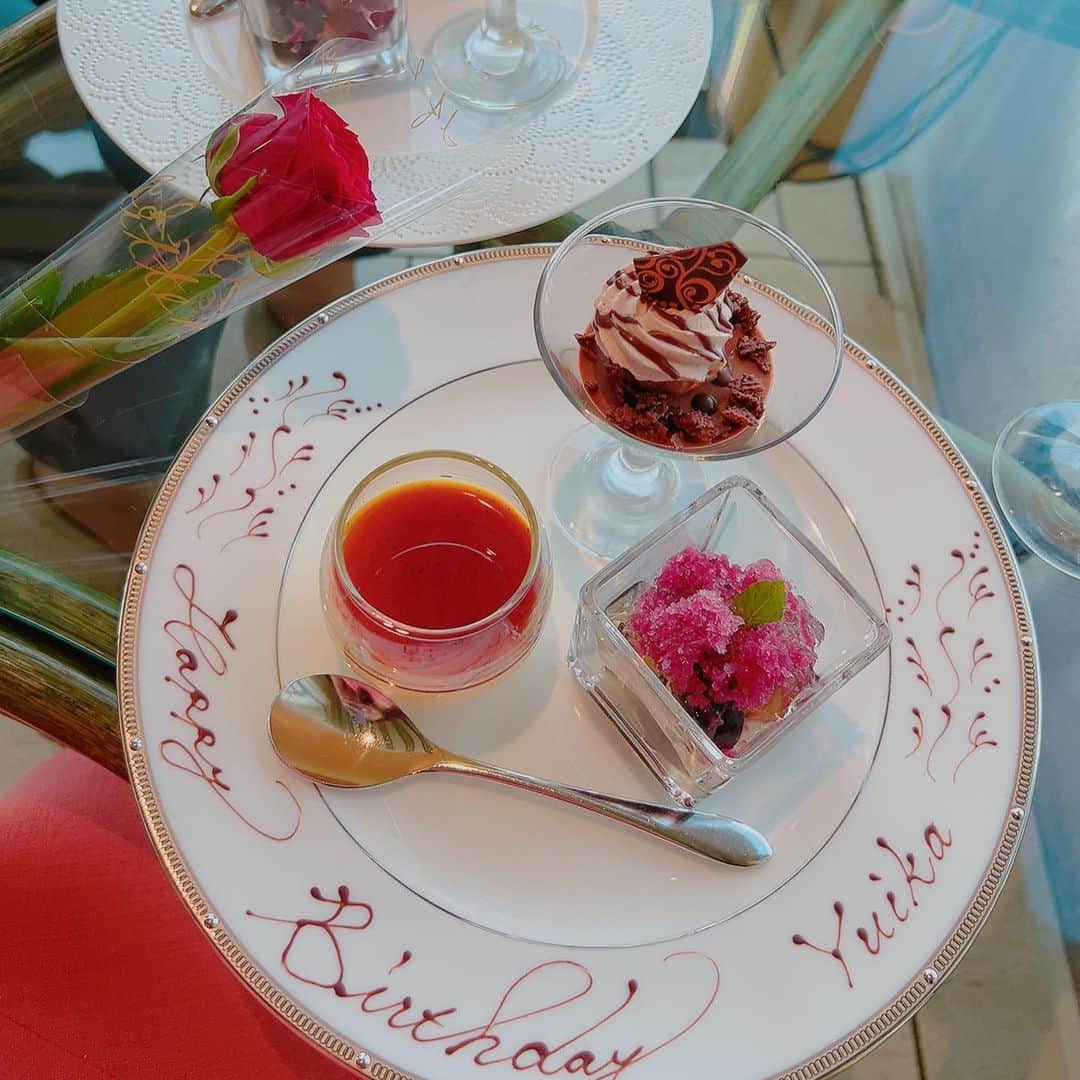 堀田ゆい夏のインスタグラム：「まだまだ続いていたお誕生日祝い🥂笑 偶然２日続けて別々の友達とご飯に行ったら、 両日共にお誕生日プレート登場！  ありがとう😂 いくつになっても嬉しいです🍰  #お誕生日 #喋り過ぎて声枯れました😅」