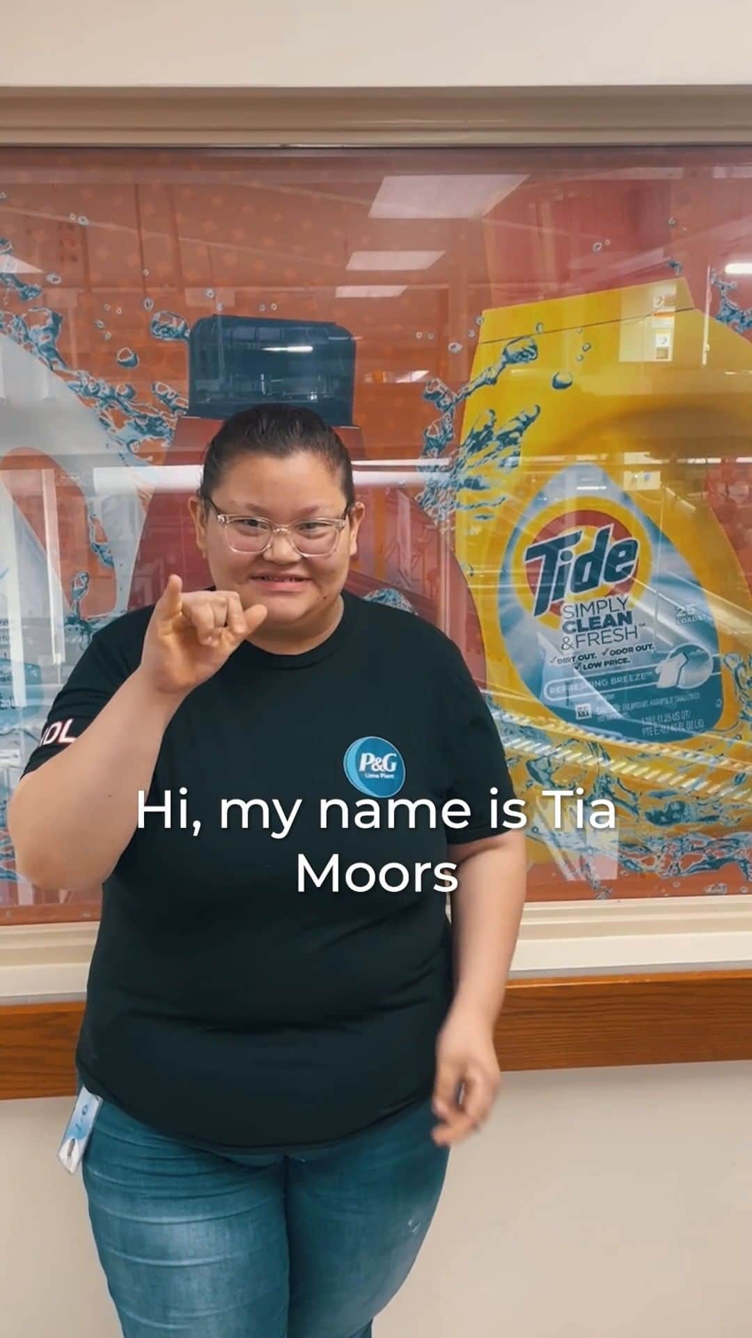 P&G（Procter & Gamble）のインスタグラム：「At P&G, we believe the power of our differences and the strength of our togetherness is what allows us to create the inclusive and accessible products you love.   🗓️ October marks National Disability Employment Awareness Month, when we recognize the actions we can all take to build a #DisabilityConfident culture.   📈 Hiring & Recruiting – It starts with implementing practices that are more inclusive for People with Disabilities like at our plant in Lima, Ohio, where we were fortunate to host three D/deaf interns.   ♿️ Accessibility – Creating workspaces that are inclusive both physically and digitally by providing the necessary tools for success like NaviLens technology and translation services.   ❤️ Support & Training – We have eight Disability Support groups, which foster connection and allyship. Trainings include panels on accessible advertising and product innovation, to an American Sign Language (ASL) course.   See link in bio to learn more.   #NDEAM #UniqueAndUnited」