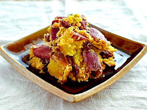 ヤマサ醤油株式会社のインスタグラム：「「抱えて食べたい 焼き芋ポテサラ」 https://recipe.yamasa.com/recipes/5352 今日のレシピは #えなりん さん！  焼き芋が絶品おつまみに大変身！マヨネーズは不使用で、「ヤマサ鮮度生活 特選丸大豆しょうゆ」の香りにクリームチーズのマイルドなコクが絶妙のハーモニー。焼き芋の品種を変えれば、食感や甘さも変わり、何度でも楽しめるおいしさ！   #特選丸大豆しょうゆ #自炊 #happyrecipe #foodphotography #ヤマサ #instapic #instagood #ハッピーレシピ部 #delish #instadaily #在宅楽飯 #soysauce #人気 #jp #テレワーク飯 #instafood #yamasa #おうちごはん #レシピ #ランチ #簡単 #recipe #photooftheday #昼ごはん #yummy #時短メニュー #定番 #さつまいも」