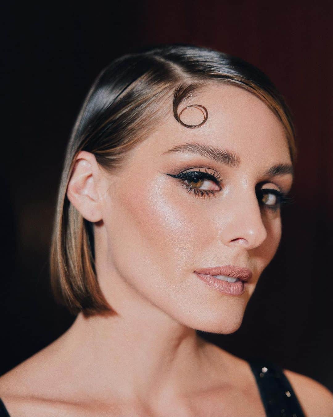 オリヴィア・パレルモのインスタグラム：「Love my glam fam 💕🥰💫💫✨ @sam_tsan 💫 @stefanbertin ✨ @charlottetilbury 💋」