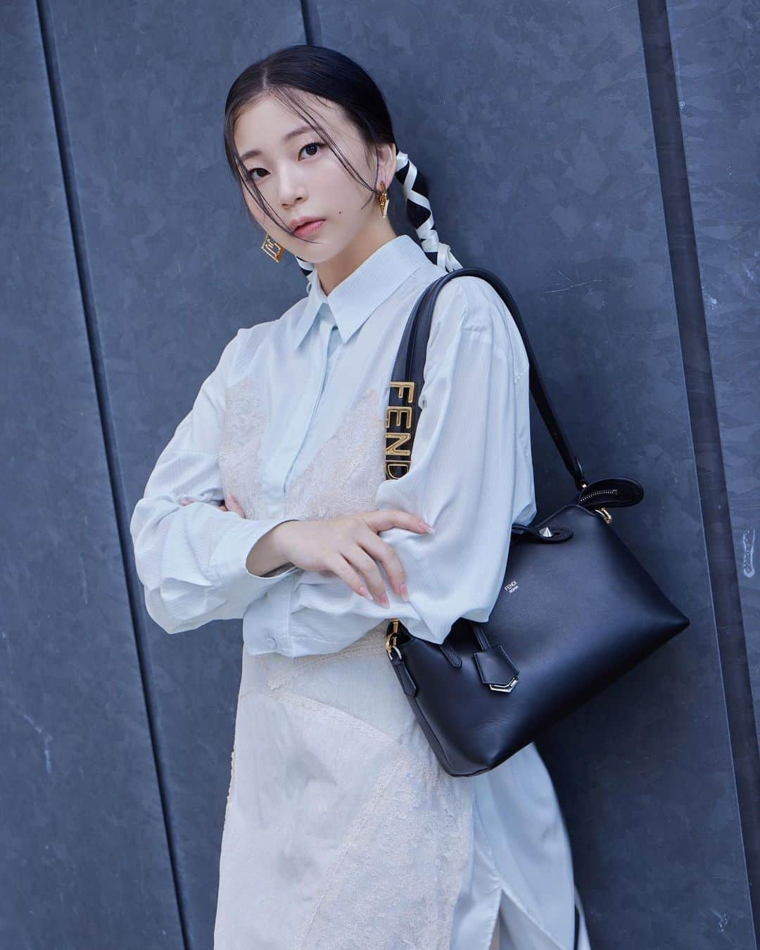 ユナのインスタグラム：「ストラップの部分がポイントになって シンプルなのにオシャレな感じのFendi By the way バック🖤  #fendi  #fendibytheway」