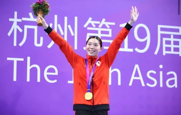青木玲緒樹のインスタグラム：「_  Asian Games Hangzhou 2022🇨🇳  100m平泳ぎ、400mメドレーリレーで 金メダルを獲得することができました🥇🥇  国際大会で初めての金メダル…すごく嬉しいです😭  記録と泳ぎはまだまだなので 来年に向けてさらに頑張っていきます💪🏻🔥  応援ありがとうございました🙂✨🙌🏻  #asiangames2022#asiangameshangzhou2022  #mizuno#mizunoswim#mizunoswimteam」