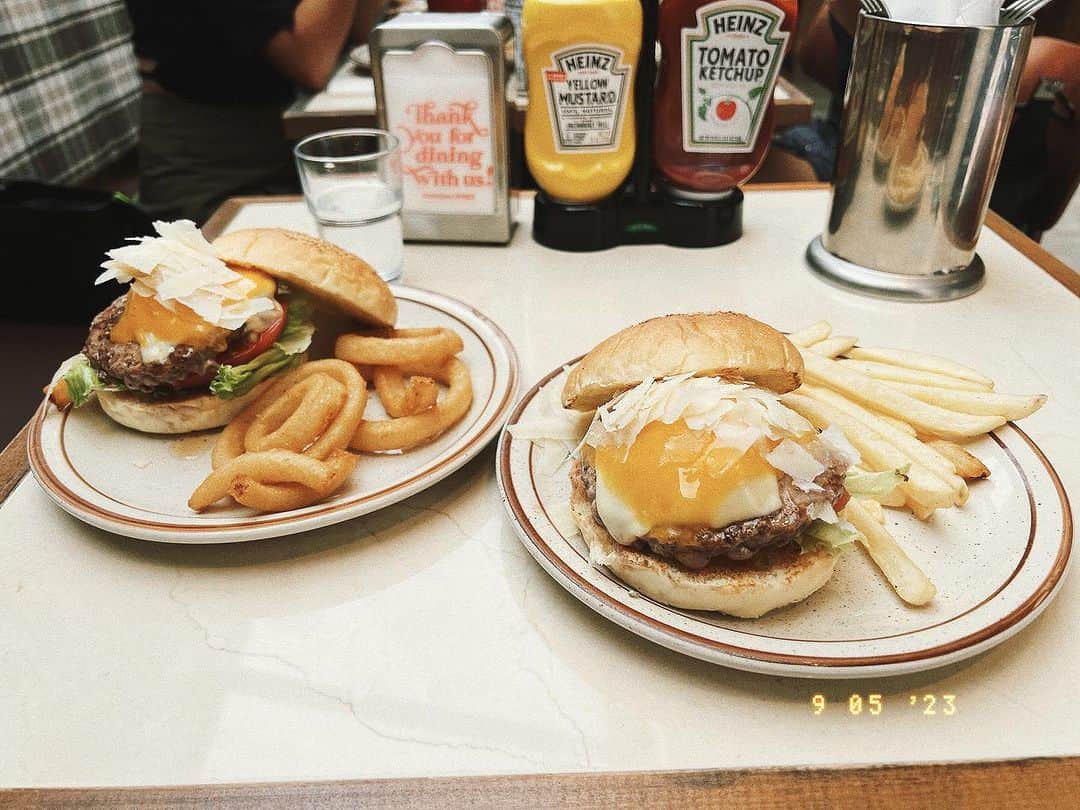 鈴木真梨耶さんのインスタグラム写真 - (鈴木真梨耶Instagram)「I wanna eat🍔♡ . . . . #hohocamdiner  #hamburger  #yummy #food #tokyo」10月1日 19時11分 - mariya_suzuki