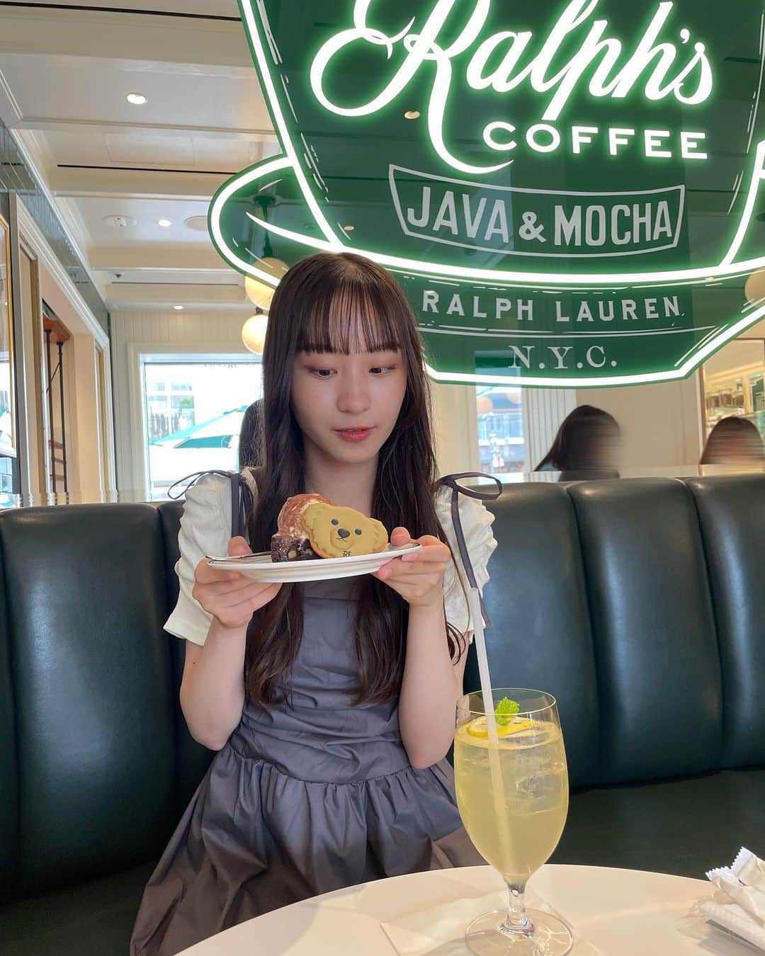 太田雫さんのインスタグラム写真 - (太田雫Instagram)「・ Ralph's COFFEE 🏇 ・ ・ 店内の雰囲気がおしゃれでケーキもドリンクもおいしくて最高だった✨ ・ ・ ・ #06#太田雫#ralphscoffee#カフェ」10月1日 19時12分 - _shizukuota