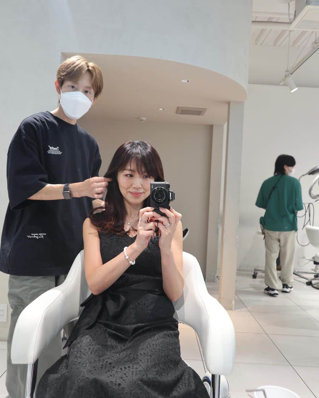 ImotoEtsuyo さんのインスタグラム写真 - (ImotoEtsuyo Instagram)「#こんばんは  ・ ・ #presstrip から帰った 次の日。 早速、 @zacc_hairsalon  @zacc.kayama さんのところへ。 ・ ・ お肌も髪も日焼けしていたので メンテナンス。 ・ 最近、 #ヘアマニキュア は @11morikawashota28 君 に担当してもらう事が多いのですが 生え際ギリギリまで丁寧に 塗ってくれるので 持ちが全然違います✨　 持ちがいいのは本当にありがたい😊 ・ #ありがとう ・  #銀座美容室  #銀座一丁目美容室  #銀座ヘアサロン  #ヘアカット  #ヘアマニキュア  #トリートメント  #hair  #hairstyle  #haircut  #hairstylist  #銀座一丁目  #ginzahairsalon #大人ヘア  #大人ヘアスタイル #アラフィフ  #アラフィフヘアスタイル #美髪  #美髪サロン #大人髪 #くびれヘア」10月1日 19時14分 - bisuhada