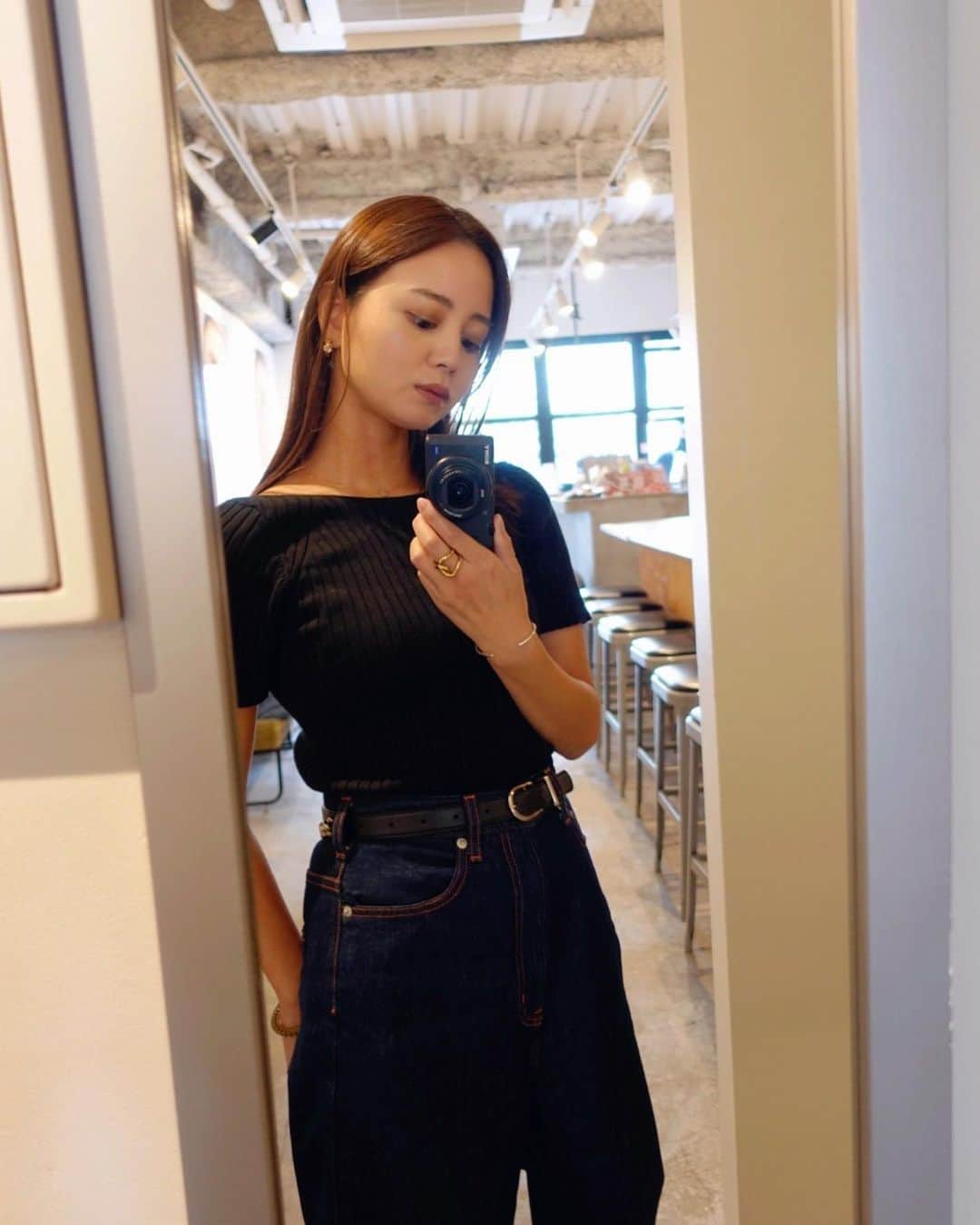 NANAMIさんのインスタグラム写真 - (NANAMIInstagram)「. 👖 @needbyheritage ☕️ @carbon_coffee   in @homefukuoka   #ナナミフク　#nana私服　#ななみぐるめ」10月1日 19時25分 - nanami023