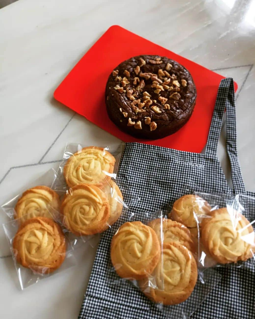 阿部美穂子さんのインスタグラム写真 - (阿部美穂子Instagram)「楽しかったBaking Class🧁 明るく優しく元気でポジティブな先生のおかげで 早朝のドライブも 毎回ウキウキでした~🚗³₃ 暑かった23年夏の熱い思い出❤️‍🔥  즐거웠던 베이킹🍪가지고계신 정부다 알려주시려는 에너지 넘치는 선생님덕에 정말 행복한 시간였습니다 감사합니다🎀 #お菓子作り#趣味#마드레느#초코머핀 #버틔쿠키#브라우니#호두파이#쇼트브레드」10月1日 19時24分 - miiko904