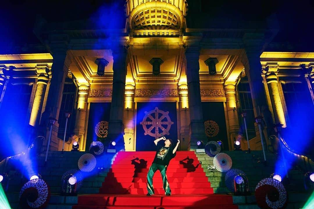 のインスタグラム：「築地本願寺ロケーション神すぎ。強すぎ。 素晴らしい場所でライブでした！ありがとう！」