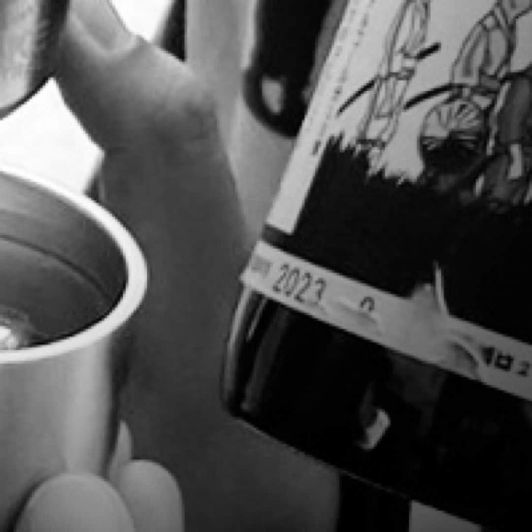 I_am_soccerjunkyさんのインスタグラム写真 - (I_am_soccerjunkyInstagram)「🍶 1.oct.2023  🍶Happy world SAKE day !!!!!🍶  10月1日は世界日本酒の日。 2023年4月25日にデビューしたsoccer junkyの日本酒#サケジャンは、日本のみならず海外でもご愛飲いただいております。  フレッシュでフルーティな香り、すっきりとした味わいの余韻には仄かな甘みを手繰り寄せることができます。 冷酒でも、常温でも、熱燗でも。 お好みに合わせて様々な呑み方をお楽しみいただけます。  どんな服、どんなシーンにも合わせやすい、お気に入りアイテムのような日本酒です。  この日を皆さまと迎えられたこと、とても嬉しく思っております。 いつもありがとうございます！  https://www.claudiopandiani.com/yagihashi-shouten-soccerjunky ...  #sakejun #サケジャン #soccerjunky #claudiopandiani   ... @worldsakeday2023 @sakecentral @kiyoizumigawa @nikoand_hongkong @tommys_kitchen_hk @tommys_kitchen_hk @konohanano_brewery @kawashima_shuzou @sushisagawa @shunryori_akira @jijisake @atom_milano_cafe @yagihashi_shouten @claudiopandiani」10月1日 19時21分 - soccerjunky_official