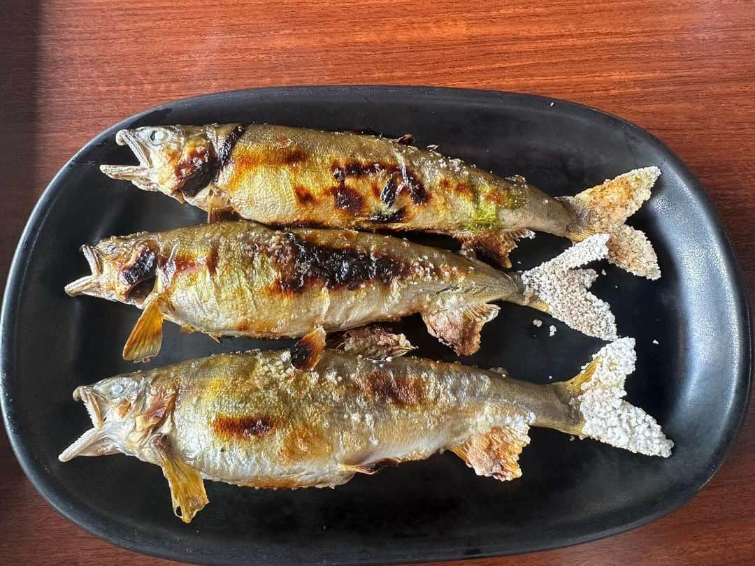 磯村洋祐さんのインスタグラム写真 - (磯村洋祐Instagram)「鮎を食べました。 川も近くていいところ。」10月1日 19時33分 - isomura14