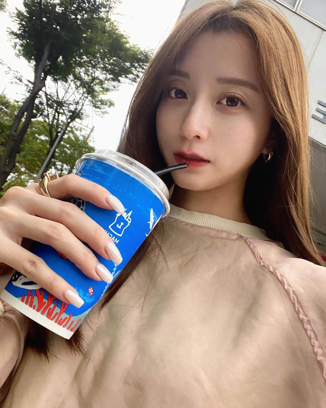 のインスタグラム：「・ ・  スタバ探したのになかった😶‍🌫️😶‍🌫️😶‍🌫️  ・ ・」