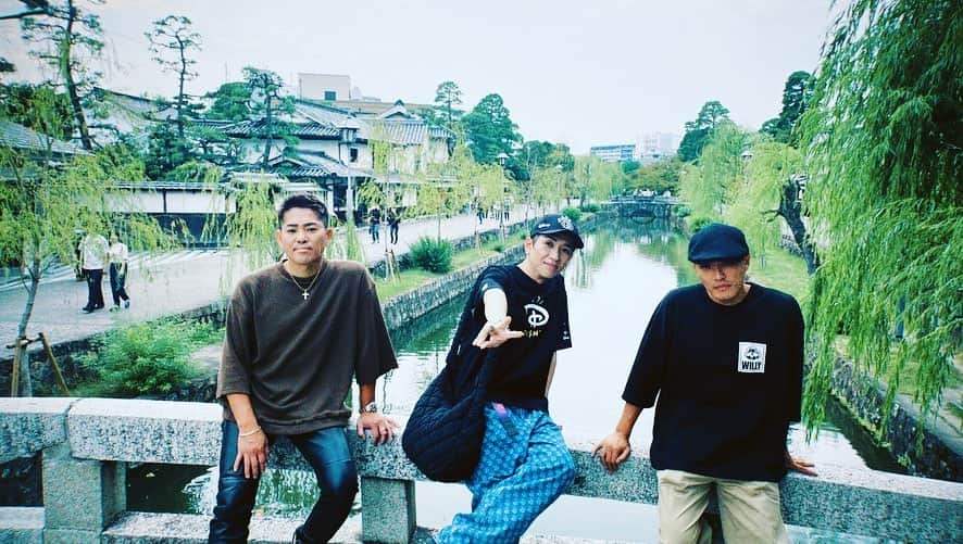 KEISEIのインスタグラム：「ありがとう倉敷👍 とても団結力ある街でした⤴️ 絶対にまた戻ってくるよ〜😖 そして久しぶりに3人で街ブラ出来て楽しかった😊  #倉フェス2023  #倉敷美観地区」