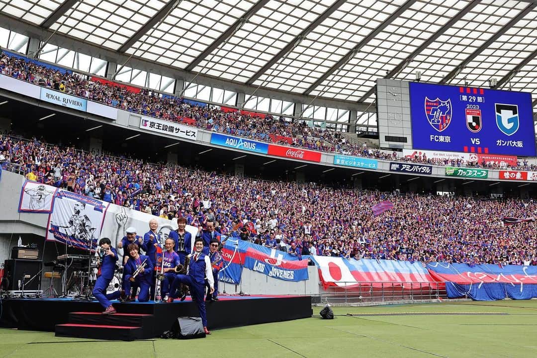 FC東京オフィシャルグッズさんのインスタグラム写真 - (FC東京オフィシャルグッズInstagram)「🔵🔴 #25thAnnivFCT   #東京スカパラダイスオーケストラ のみなさん、最高のLIVEをありがとうございました!!🙌🙌🔵🔴  あの雰囲気、本当に凄かったです!! 最高でした!!😆🔵🔴  ＼🎷✨スカパラ トーキョー!!✨🎸🔵🔴／  @tokyoska_official  @fctokyoofficial  #FC東京 #fctokyo #tokyo」10月1日 19時29分 - fctokyoofficial