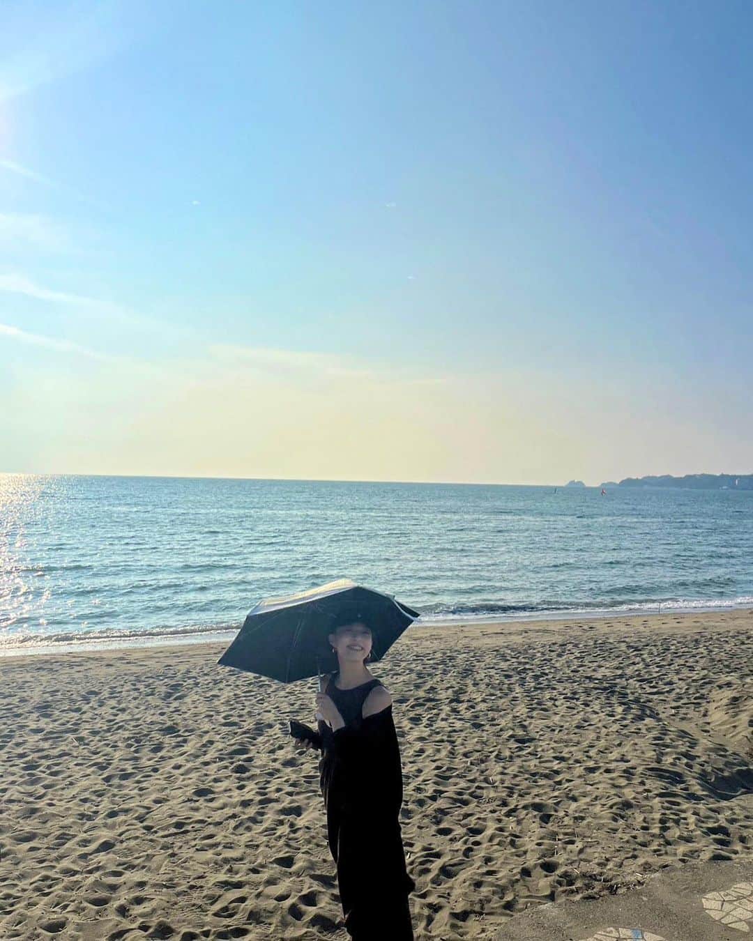 愛加あゆさんのインスタグラム写真 - (愛加あゆInstagram)「今日から10月。 もう完全に秋ですね🌾 夏終わったかぁ（しつこい）  来年も海に行けますように🏝️  そして秋も皆様にとって 健康で穏やかで楽しい日々になりますように。  photo by @yuki_koyama0828   #いつぞやの想ひ出  #海が好き  #愛加あゆ」10月1日 19時29分 - manaka_ayu